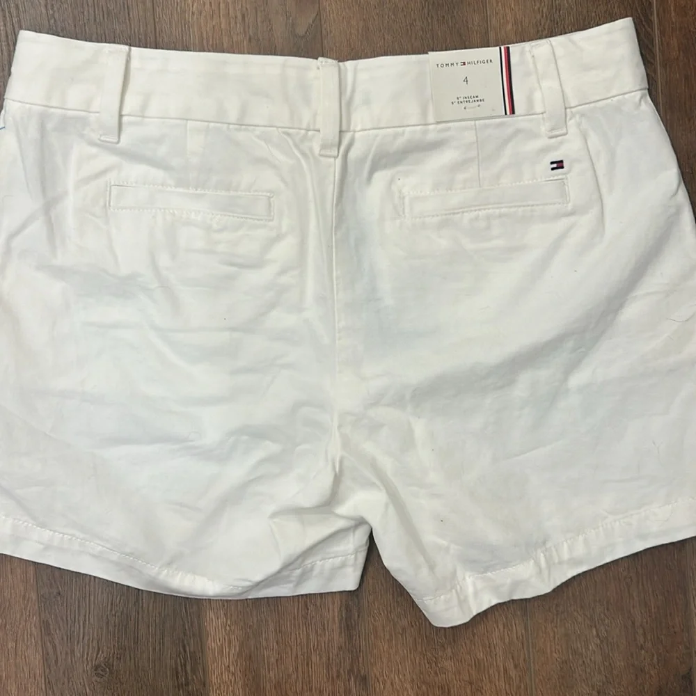 Brand New Tommy Hilfiger White Shorts - Picture 2 of 4